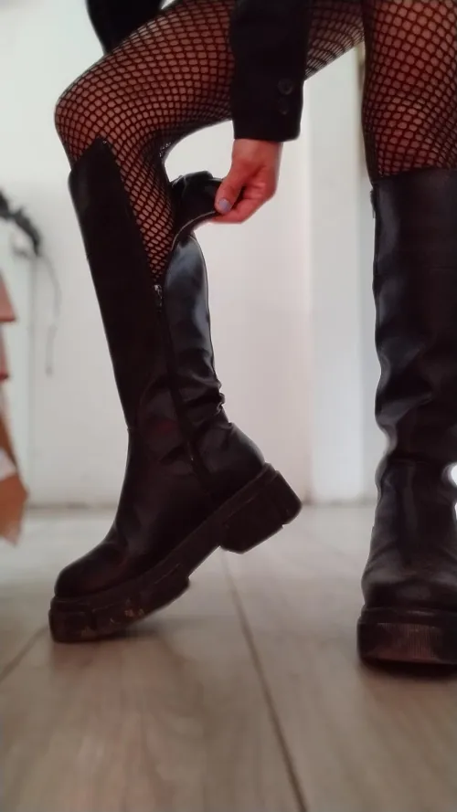 Thumbnail LovelySkinnyFit: On the Way with Leather Excitement