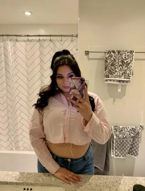 Thumbnail CloudSkyGaze's MirrorSelfie: Comfort and Dressing Challenges