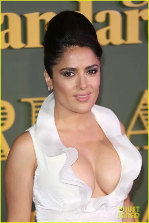 Thumbnail Selma Hayek: Dive into the Gentlemanboners World