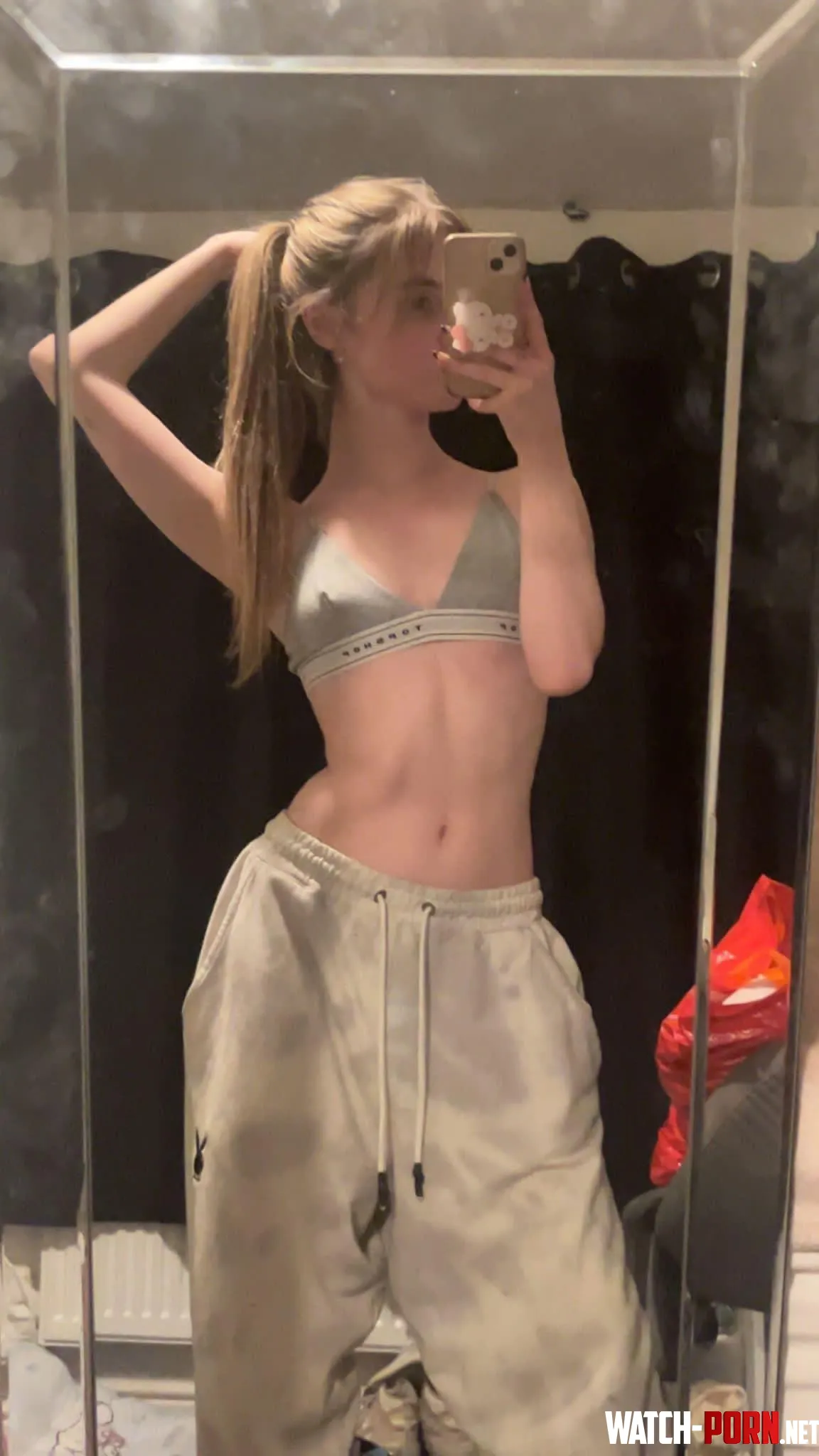 a perfect 18yearold body  by smilelcaro