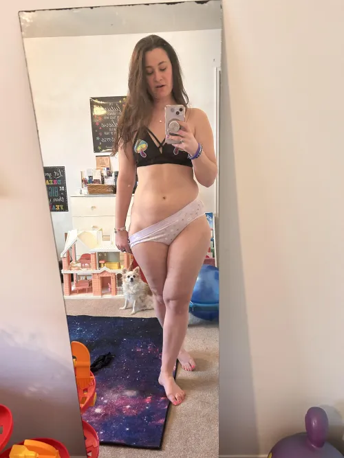 Thumbnail Meet the Curvy Teacher: KORides Unveils All