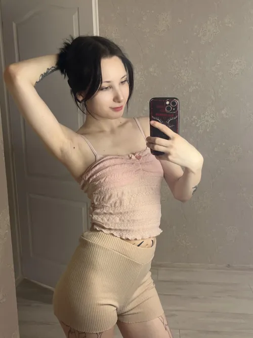 Thumbnail ThrowRAidkMARGO: Sensual Allure from Behind in MirrorSelfie