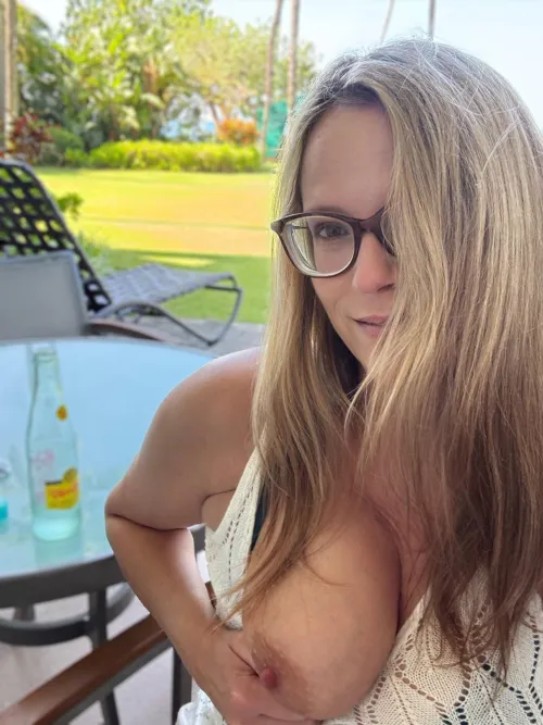Thumbnail Never Look Into a Mom's Backyard: An Obsf Vacation Tale by AnnabellePeach