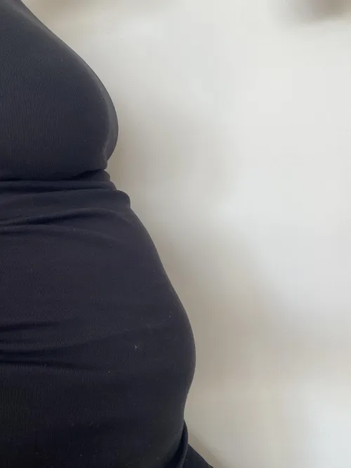 Thumbnail BIG Pizza and Bloating Experiences by Big-Raspberry-3832
