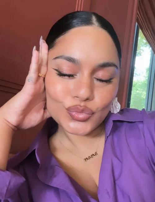 Thumbnail Pouting Perfection: Meet Venessa in All Her Glory