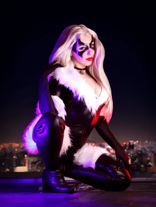 Thumbnail vilevice Stuns in Black Cat Cosplay with Tight Leather Suit