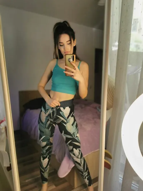 Thumbnail miremi137's Take on Comfy Days in croptopgirls Category