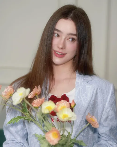 Thumbnail Dasha Taran: The Definition of Pretty Girls | PrettyGirls