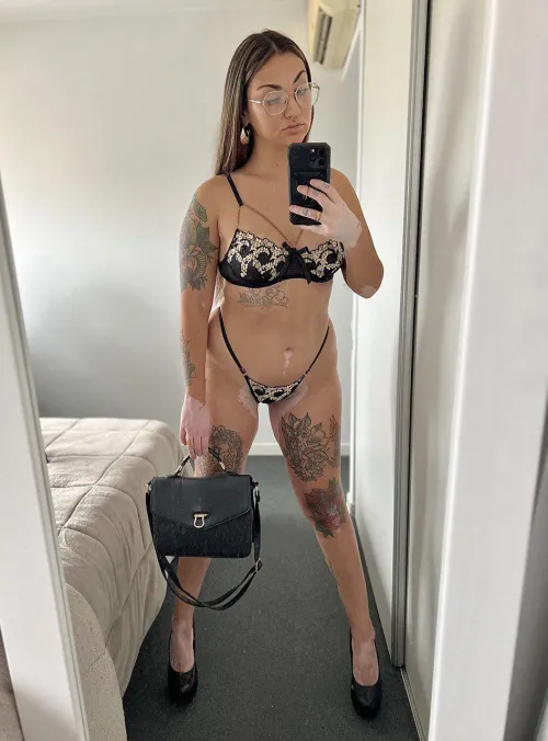 Thumbnail YamilaMailen's MirrorSelfie Confession: My Hairy Pussy