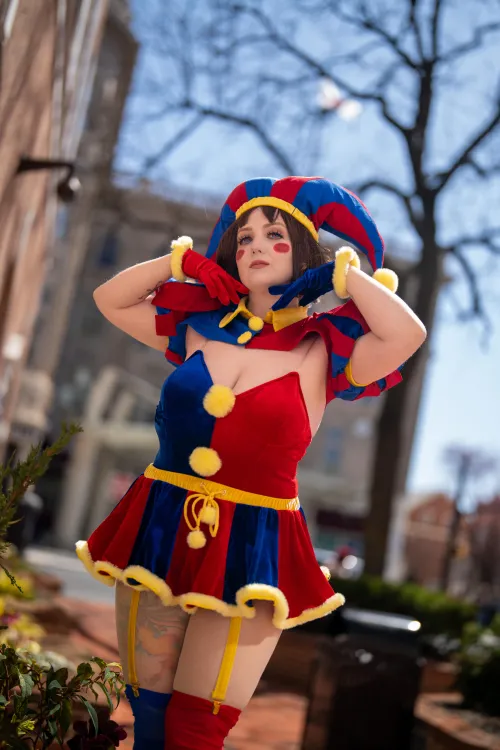 Thumbnail Exploring the Playful World of Pomni by Ophelia Cyber | Dive into Cosplay Creativity