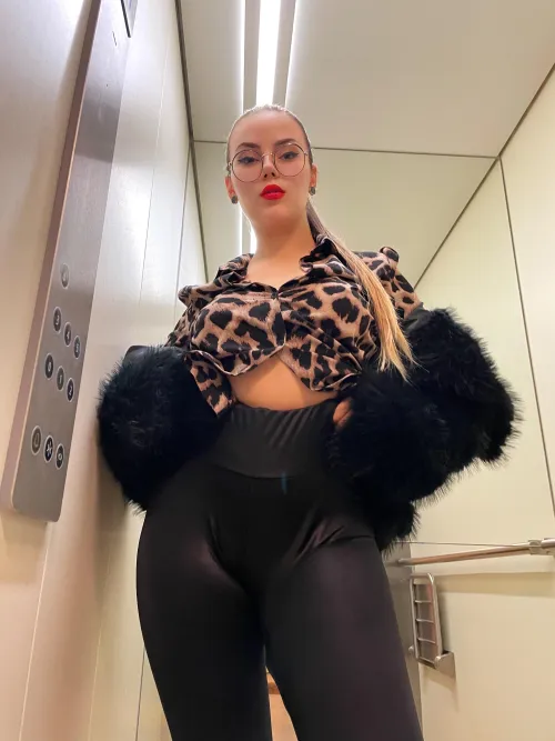 Thumbnail JessaRouds Reveals All: My Favorite Top Unveiled on CropTopGirls