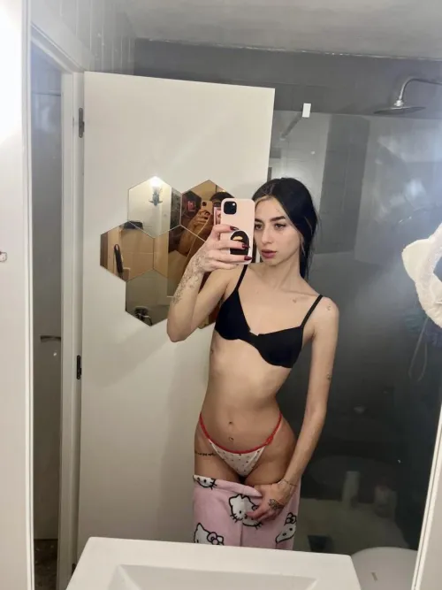 Thumbnail Exploring Petite Thrills with Naughtysophiaz