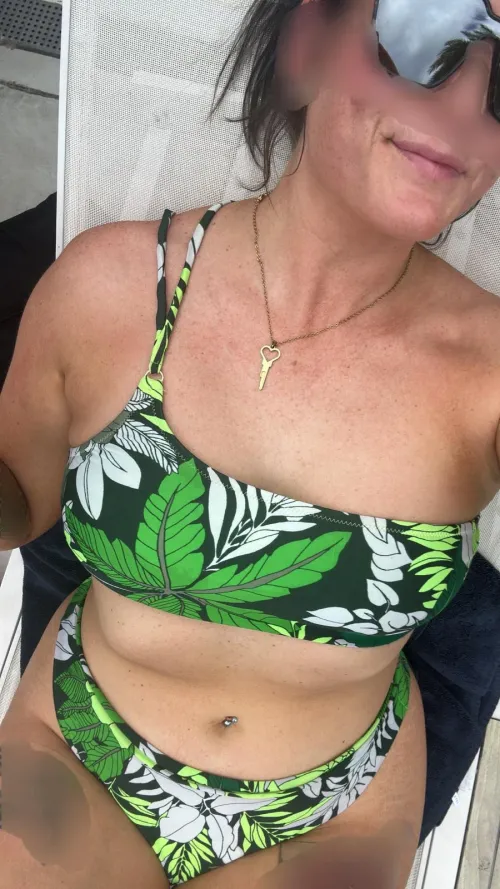 Thumbnail Florida Sun Break: Florida Sun Fun with FWB Snacks by AmazonGoddess15 | slutwife