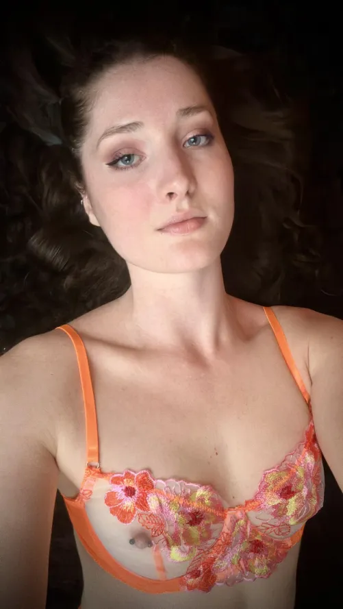 Thumbnail TinyPaleMarshmallow's Winning Combo: Orange & Pale Skin | Category: Babes