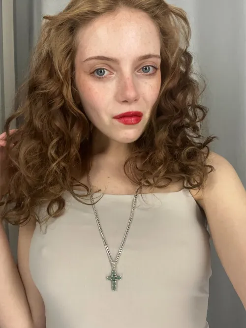 Thumbnail MathematicianFew3940 Questions Thin Dress Choice - Braless Dilemma