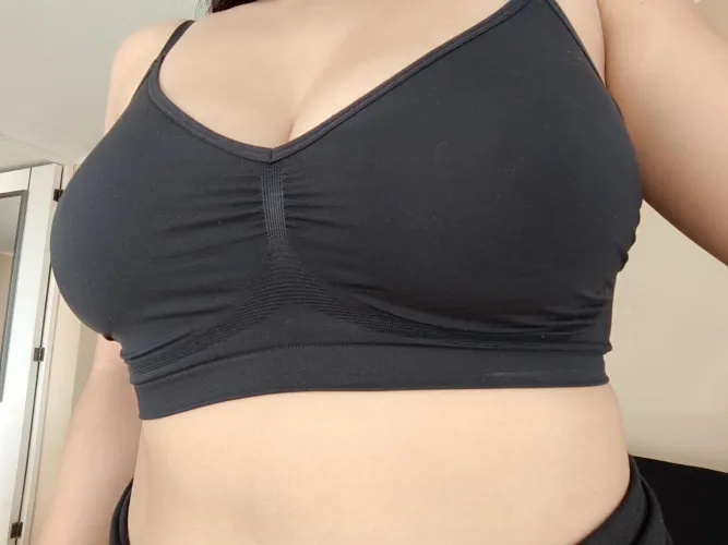 Thumbnail Lilith_VVV Recounts Uncomfortable Staring Experience While Braless