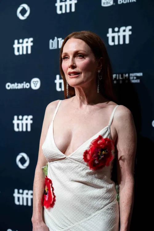 Thumbnail Julianne Moore Delights in the Gentlemanboners Category