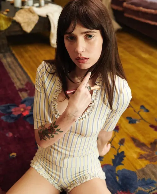 Thumbnail Musical Muse: A Glimpse into Clairo's World