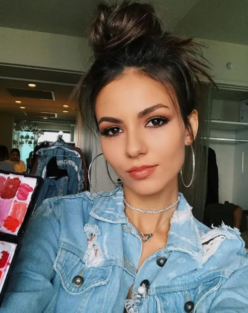 Thumbnail Victoria Justice: A Glimpse into Beauty by Rom003