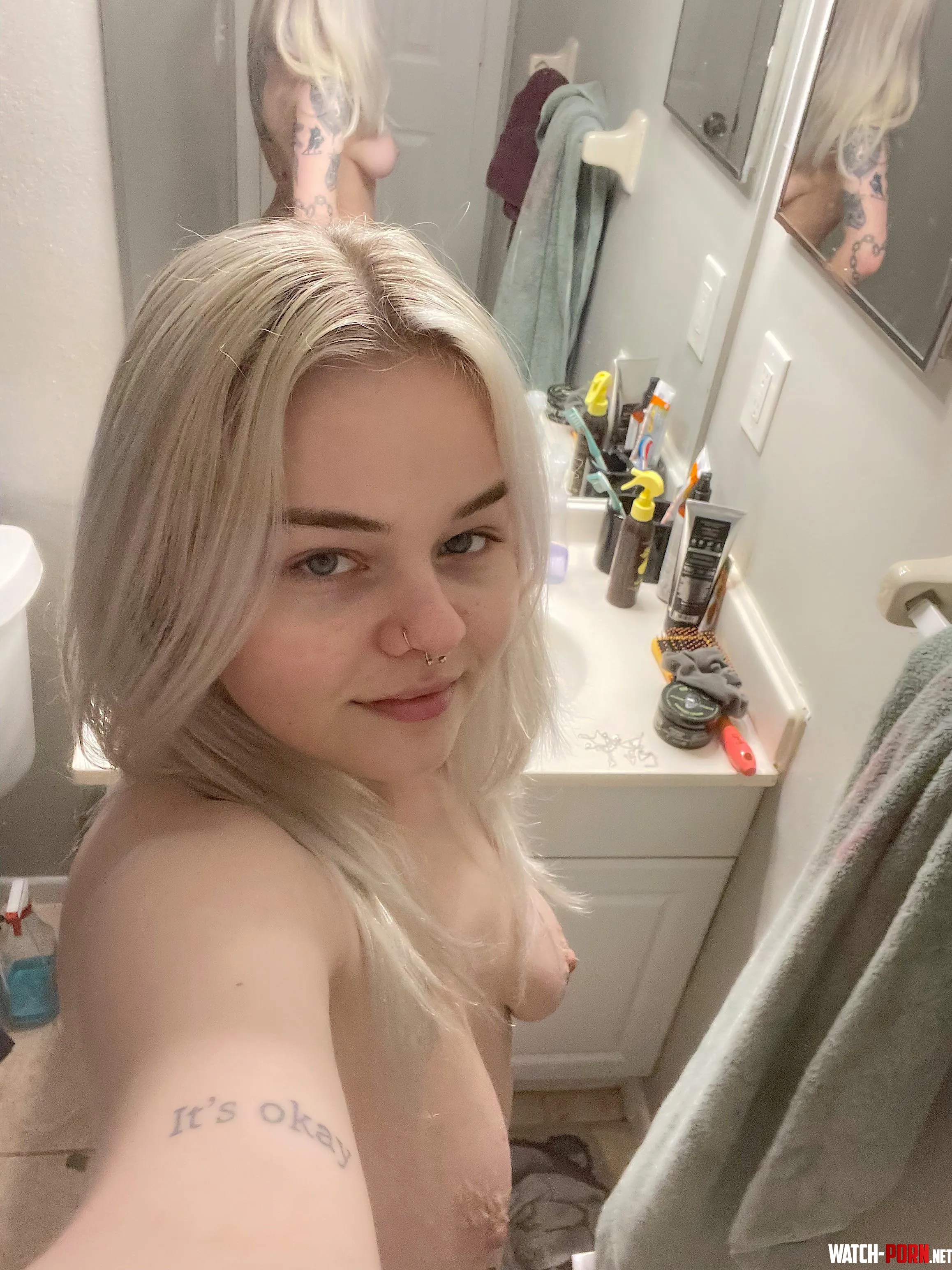 Quick selfie before a shower by silv3r_skies