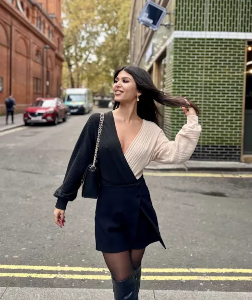 Thumbnail Dress to Impress: Exploring the beauty of tightdresses with Cheerfull_Pink