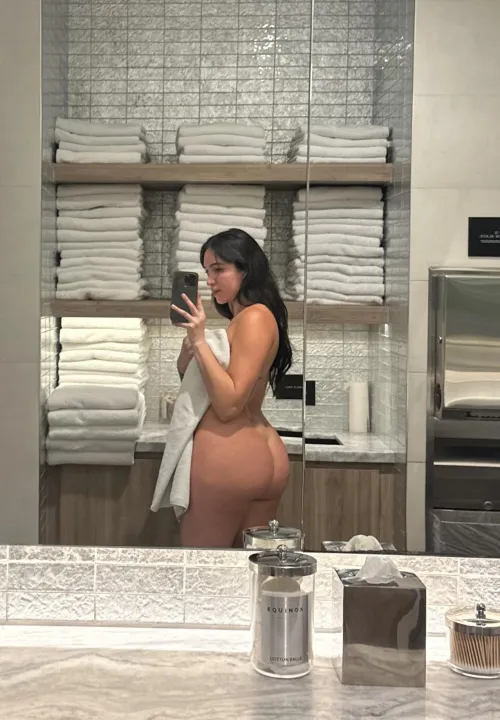 Thumbnail Arab_honey's Bold Locker Room Selfie Adventure | Nude Selfie Chronicles