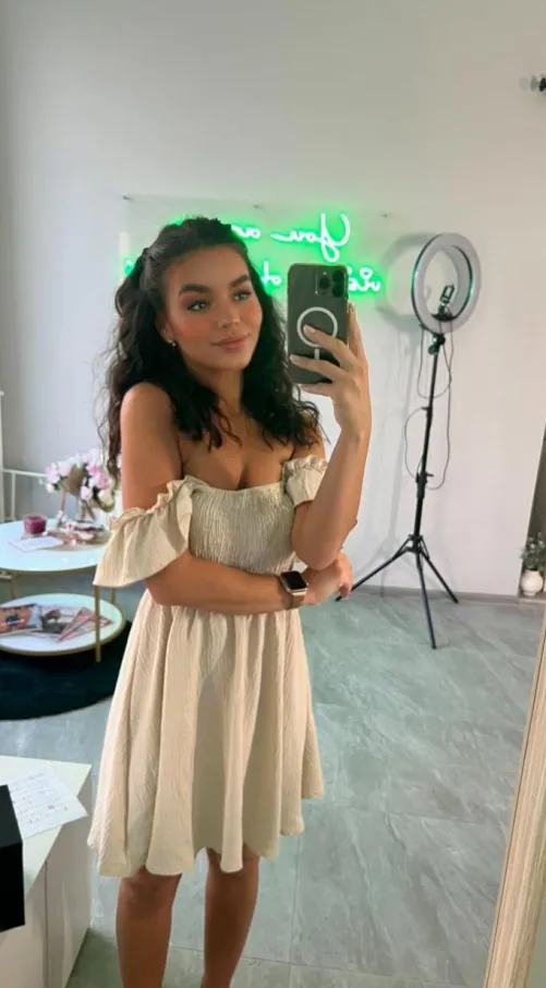 Thumbnail chloetravels07: Embracing Cuteness and Classiness