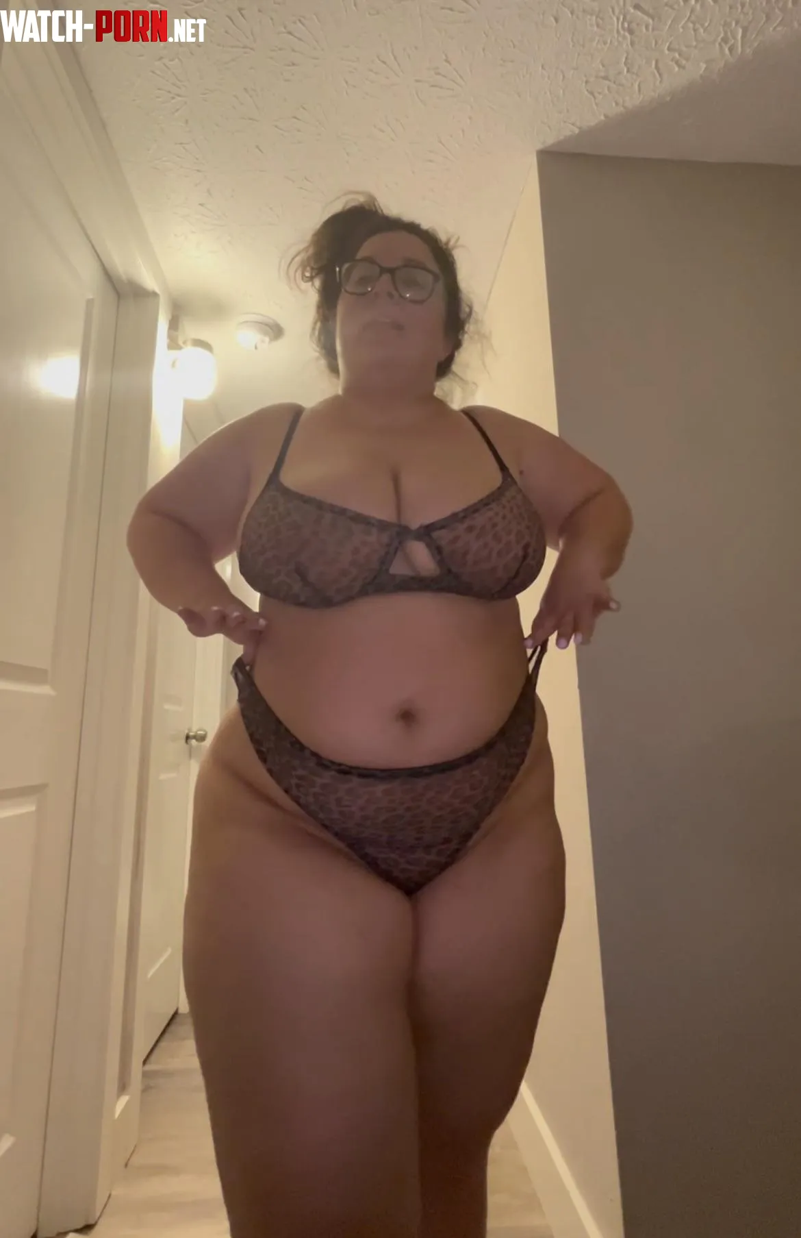 Thick curvy milf here by Curvycreator