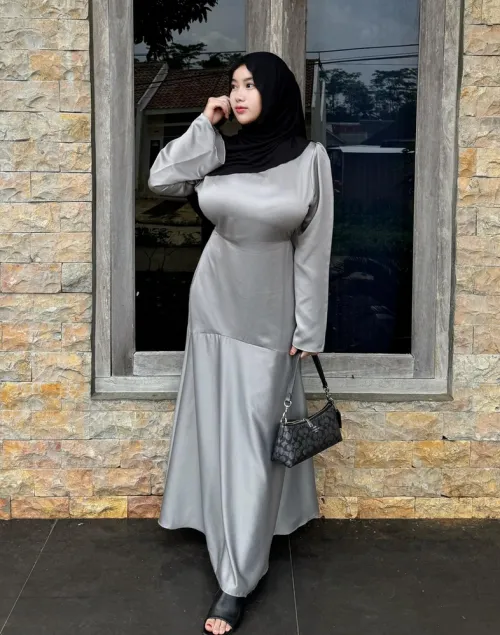 Thumbnail Cultural Elegance: Asian Beauty in Hijab by Desecr8or
