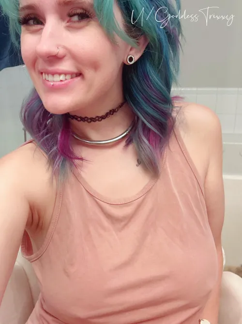 Thumbnail Smile like You Don't Cause Any Problems Yet - MistressTrixxy | Braless