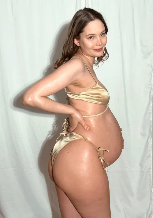 Thumbnail Hot 9 Months Pregnant Look by FutureMilfSophia | PreggoPorn