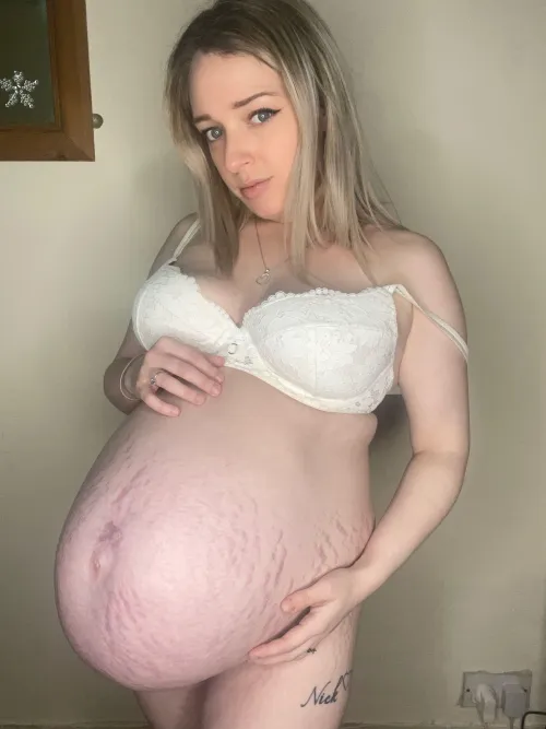 Thumbnail Mammoth-Yesterday378 Tempts with Sucking Pleasure in PreggoPorn