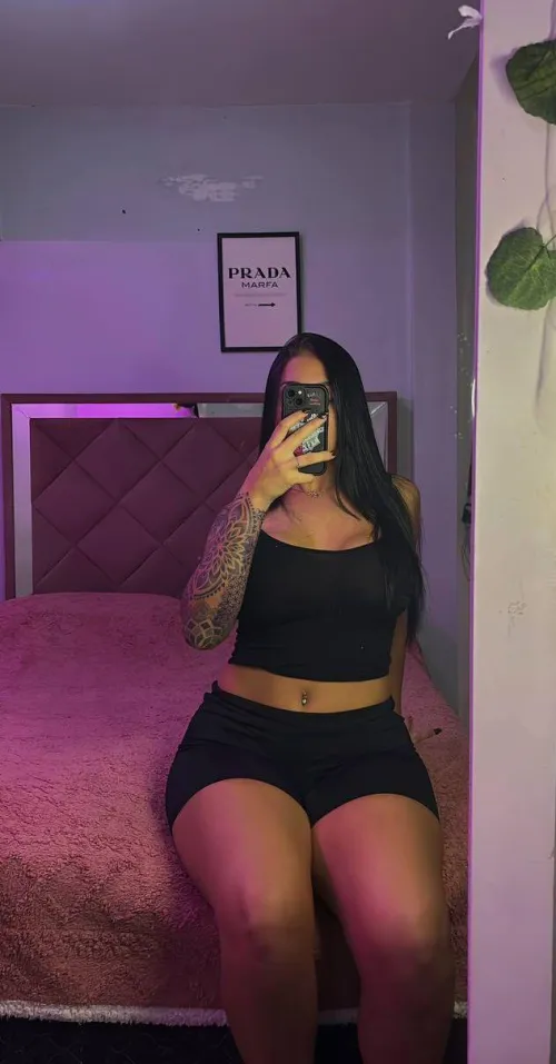 Thumbnail Mirror Selfie Ideas for Your Social Media: Tips from CheekyDollX
