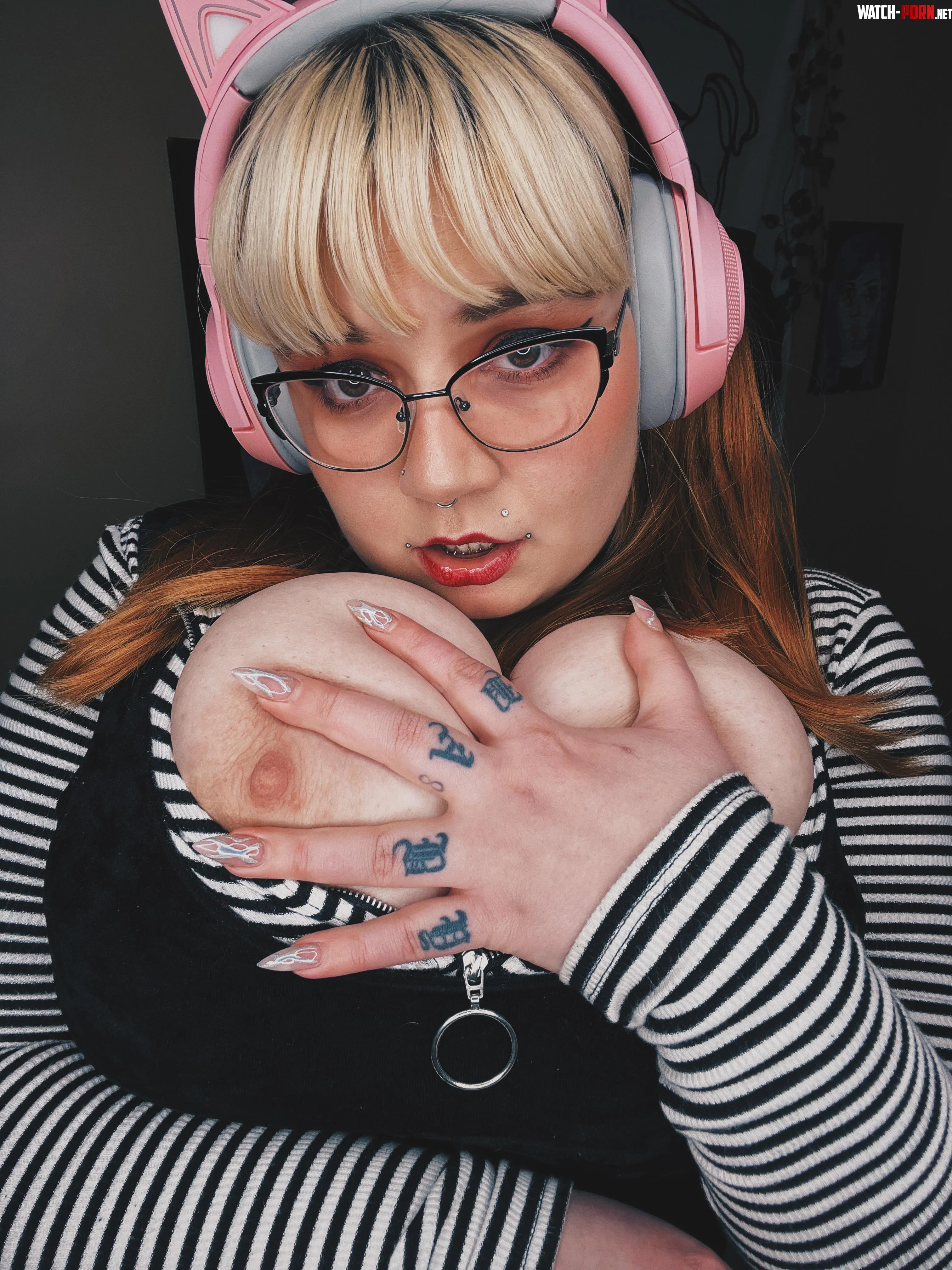 I know ya wanna suck on my juicy nips by crybabymeowx