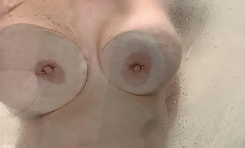 Thumbnail XOthighsalot's Sensual Shower Story: A Sparkling Encounter
