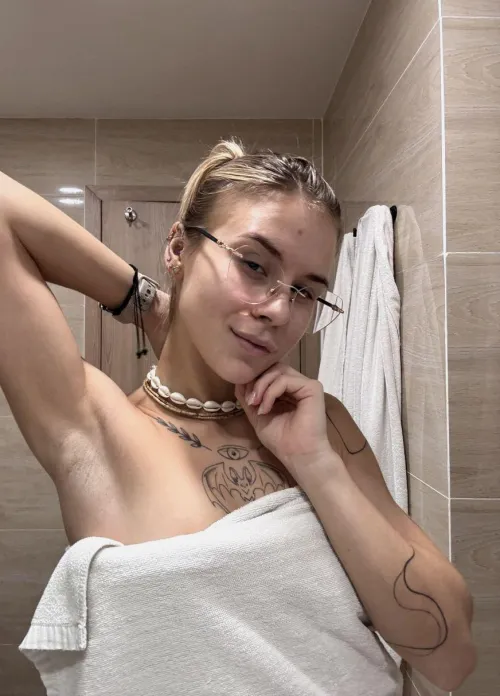 Thumbnail Shaved or Natural: cutexalice's Armpit Fetish Dilemma