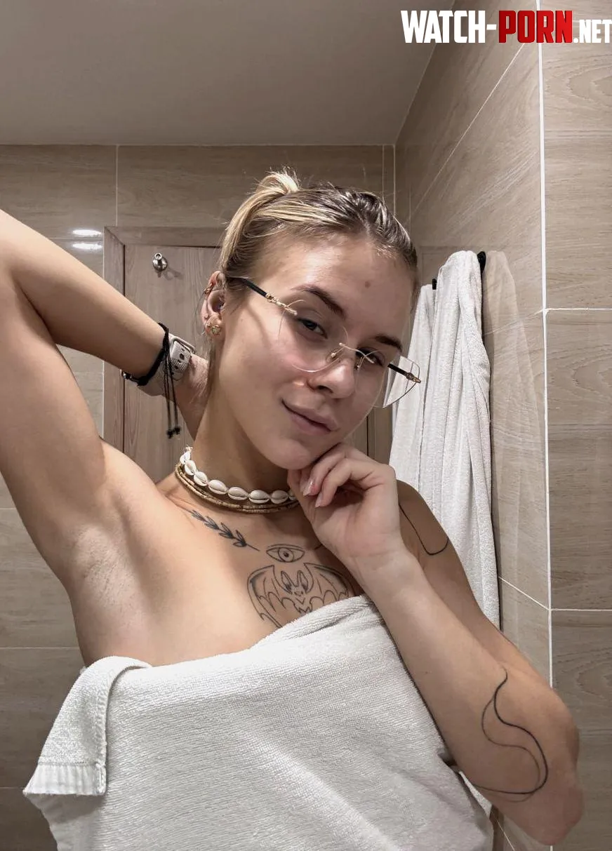 do you prefer them shaved or with some hair be honest by cutexalice
