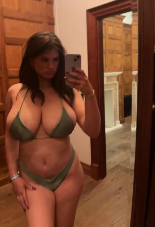 Thumbnail Juicypeachesonly Embraces Summer with Big Tits Bikinis