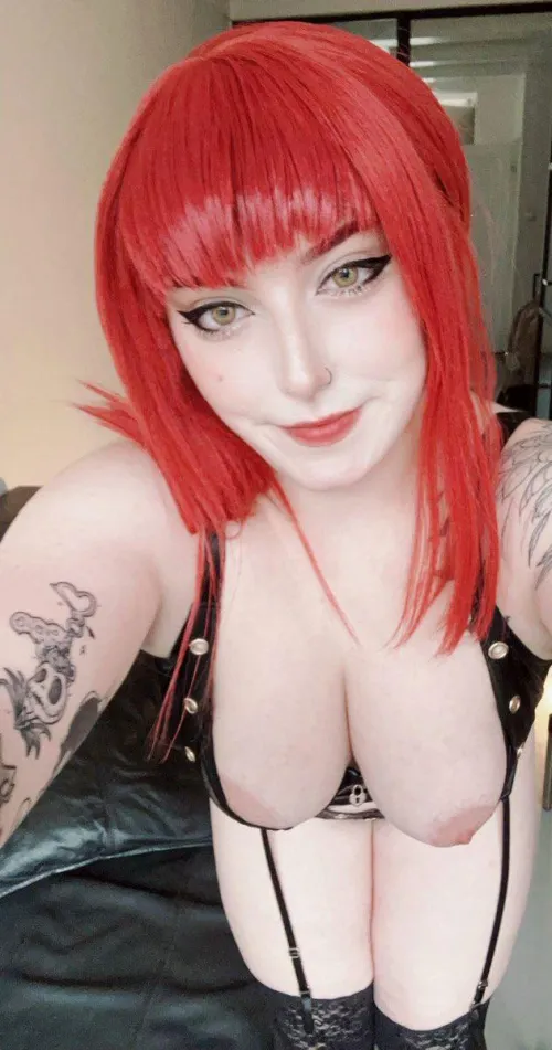 Thumbnail Cosplay Oops Alert: kuropuppi Reveals Makima's Boobs in NudeCosplay