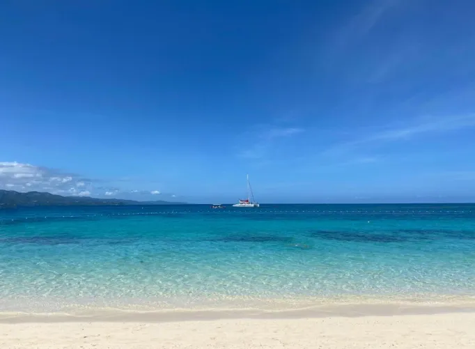 Thumbnail Discovering Paradise at Doctors Cave Beach Jamaica