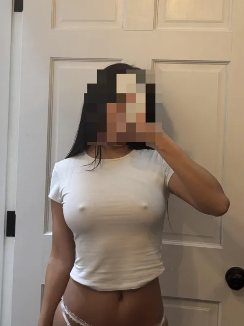 Thumbnail Sitting Pretty: Evaluating the Aesthetics on ratemyboobs