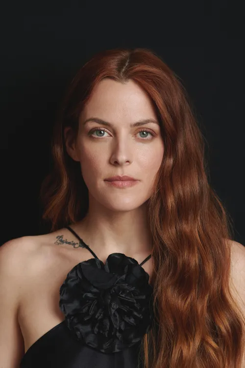 Thumbnail Riley Keough: Unveiling the Beauty Within by JumpySignature5588