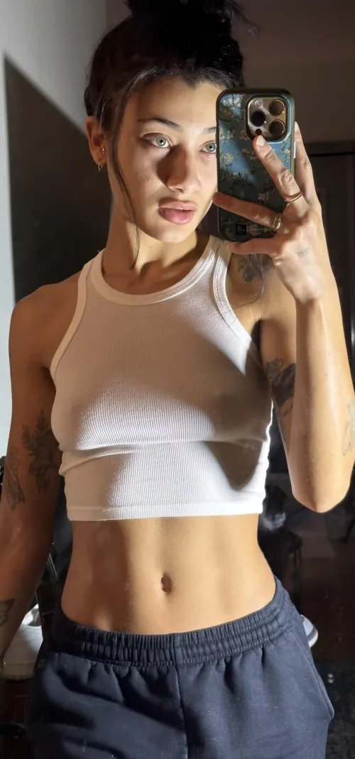 Thumbnail Perfection in Cropped Tops: Styling for All | MulberryGlum4991