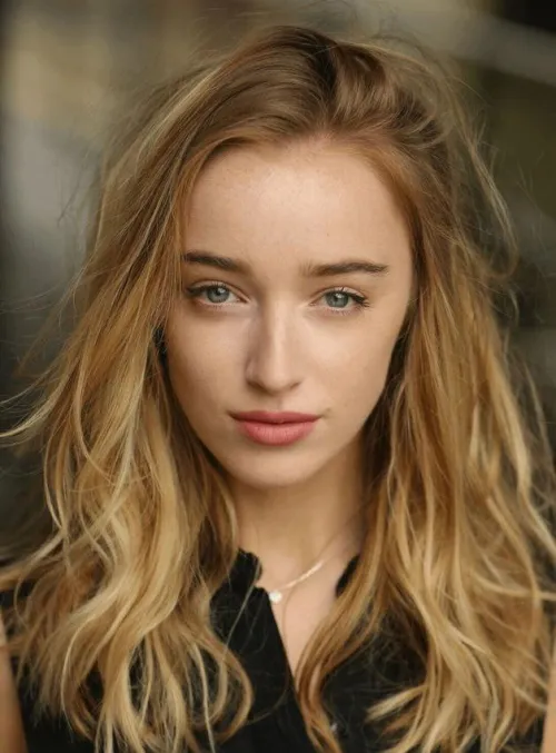 Thumbnail Phoebe Dynevor: Exquisite Beauty Unveiled - PrettyGirls