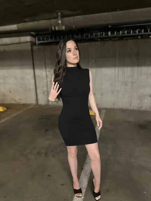 Thumbnail AlanaAraya's Sensational Dinner Outfit Revelation