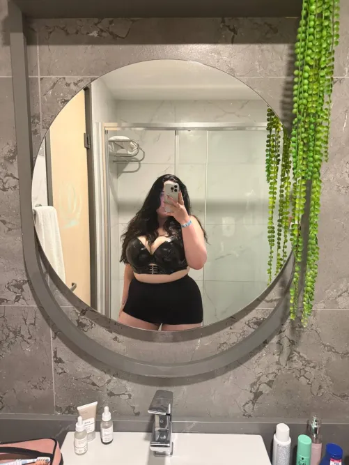 Thumbnail Mirror's Truth: kates_diary's Unexpected Chubby Revelations