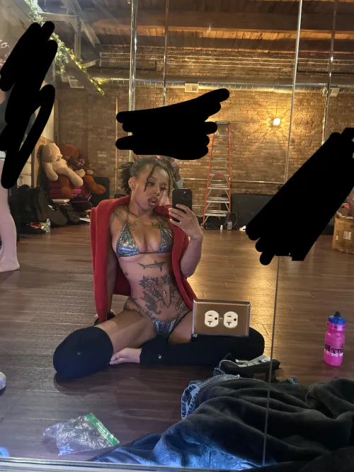 Thumbnail charliexdomino Tackles Censorship and Pole Dancing in altgonewild