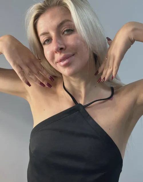 Thumbnail Smile Worth Loving: Admiring LolliPips' Charm | nailFetish