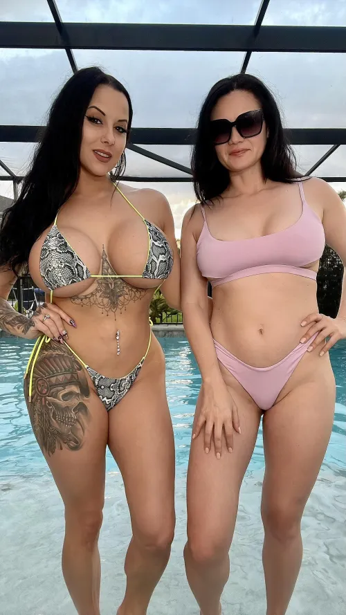 Thumbnail Left or Right: FineWineGal's Bikini Dilemma