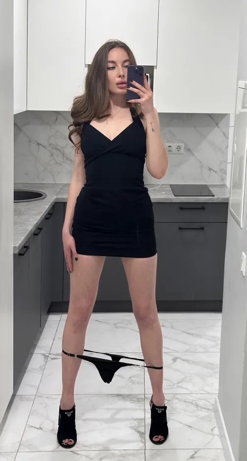 Thumbnail Teasing Elegance: Ngstonia Stuns in Alluring Tight Dress